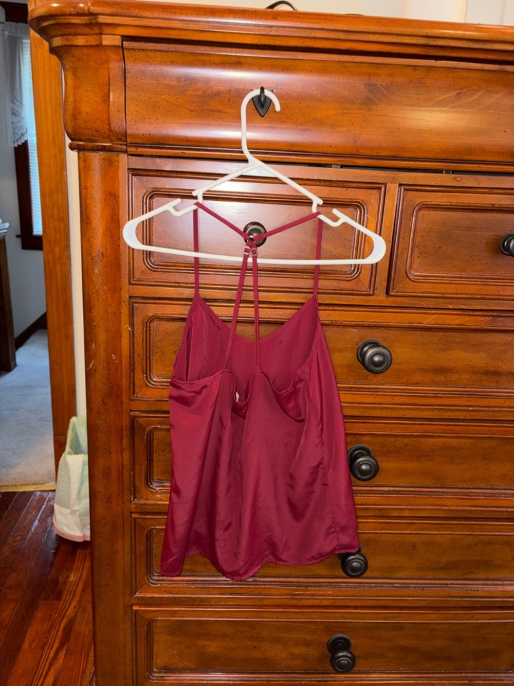Hollister Burgundy Satin-Look Strappy Camisole Tank Top Size Small - Picture 2 of 5